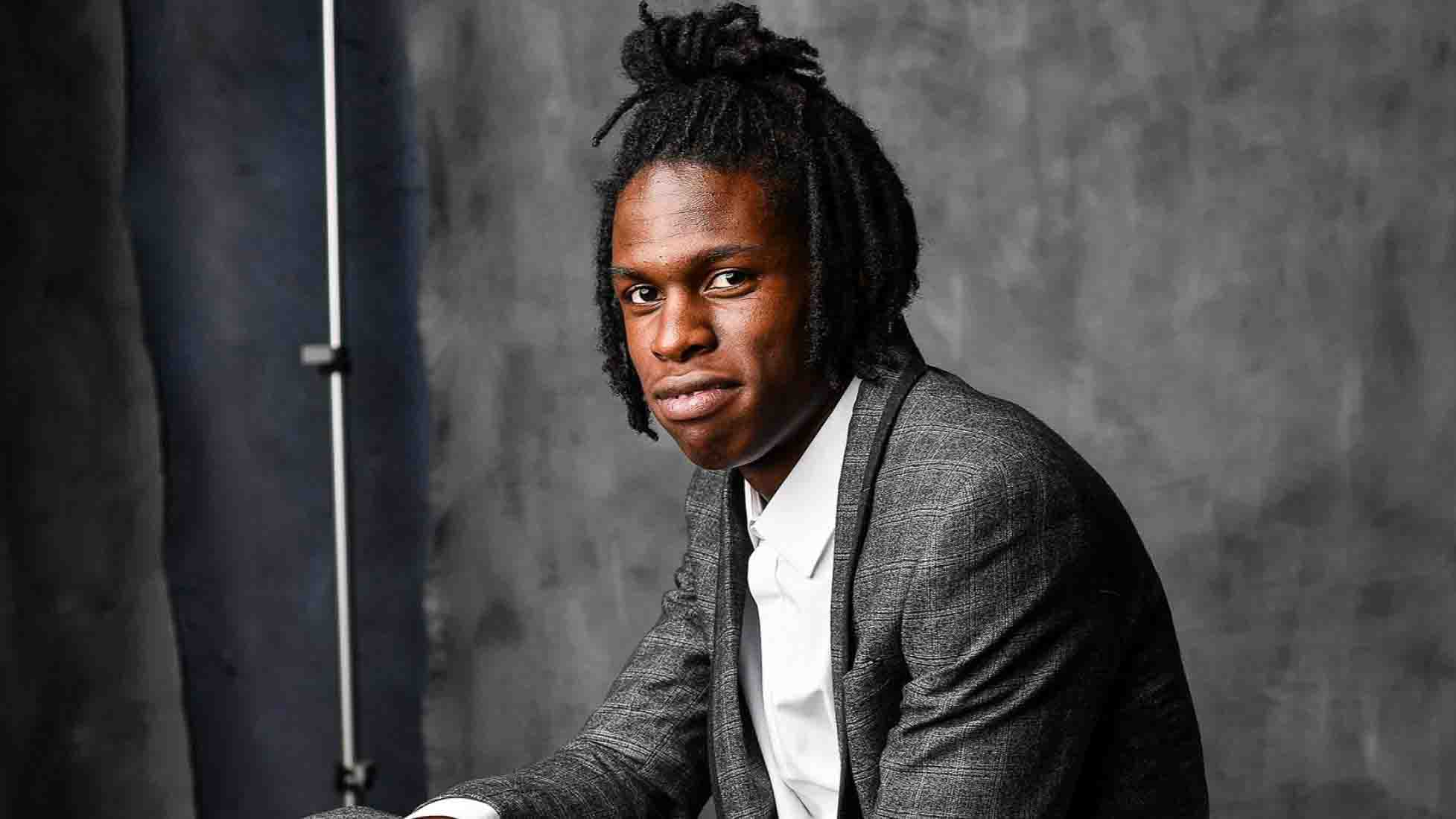 Ashton Simmonds[1][2] (born April 5, 1995),[3] better known by his stage name Daniel Caesar, is a Canadian singer and songwriter. After independently ...